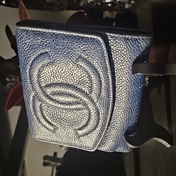 Authentic Chanel CC Logo Caviar Skin Leather Wallet - Picture 2 of 12